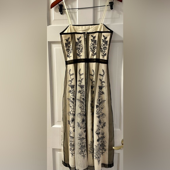 BCBG MaxAzria ivory and black Embroidered spaghetti strap dress size 0 - Picture 2 of 4